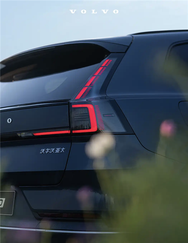 沃尔沃XC70牛仔蓝首发亮相!定位中型SUV 8月开启预售