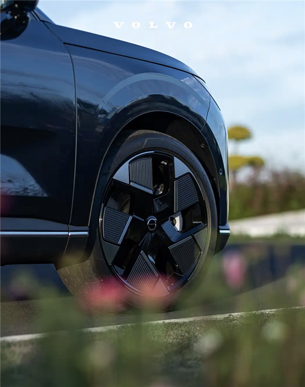 沃尔沃XC70牛仔蓝首发亮相!定位中型SUV 8月开启预售