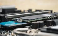 512TB SSD硬盘即将投产 AI时代HDD完全不能打