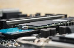 512TB SSD硬盘即将投产 AI时代HDD完全不能打