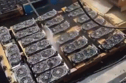 女孩自用99新！“暴力水洗显卡”引热议