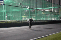 红警2飞行兵来了！浙大校园有人原地起飞！