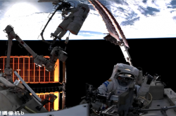 神二十一航天员乘组完成首次出舱！这次不一般 又拍照又安装