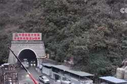 我国时速350公里高铁最长隧道贯通 渝昆行车时间将压至2.5小时