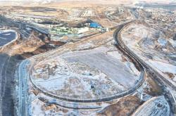 见识见识超长的火车“灯泡线”：时速只有1公里