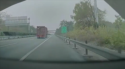 网约车司机疲劳驾驶 又唱又叫给自己提神：还是撞了