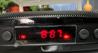 跟你的青春说再见！伴随大家22年的HIT FM 88.7宣告停播