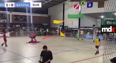 巴西31岁门将比赛中意外死亡：扑出点球后倒在队友面前