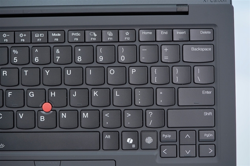 联想ThinkPad X1 Carbon Aura AI 2025评测：酷睿Ultra 200V颠覆商务本！不止能办公