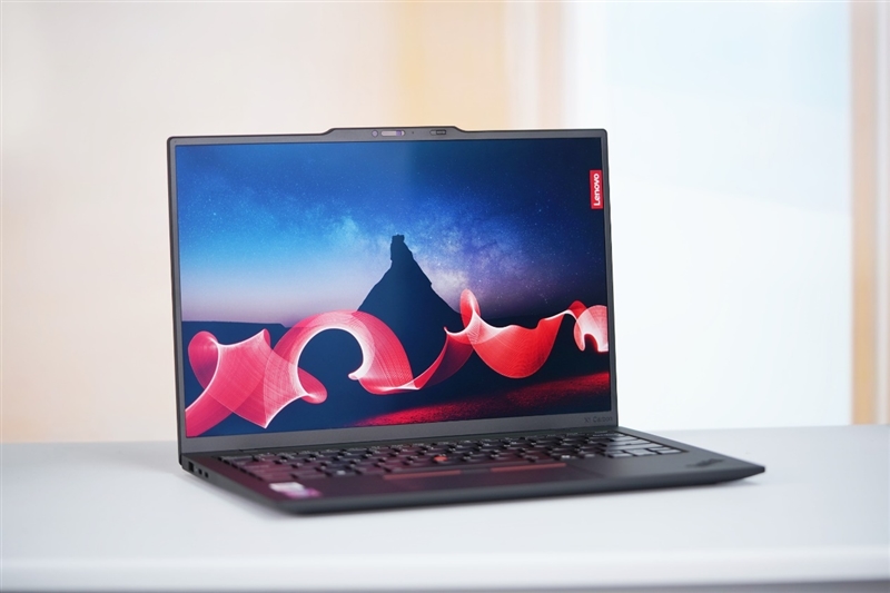 联想ThinkPad X1 Carbon Aura AI 2025评测：酷睿Ultra 200V颠覆商务本！不止能办公