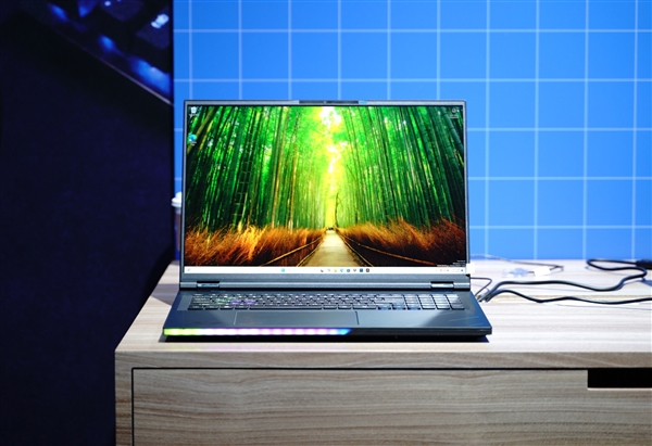 英特尔酷睿Ultra 200HX/H系列技术解析:超强能效实现150W暴力输出