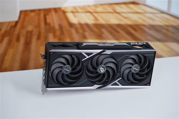 百帧游戏利器！七彩虹iGame RTX 5070 Ti Vulcan OC图赏