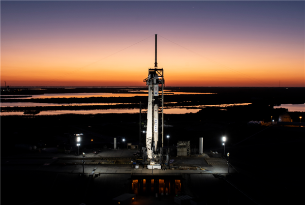 SpaceX飞龙船准备起飞！滞留太空9个月的美国两名宇航员 终于要回家了