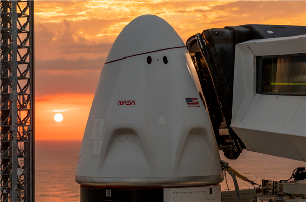 SpaceX飞龙船准备起飞！滞留太空9个月的美国两名宇航员 终于要回家了