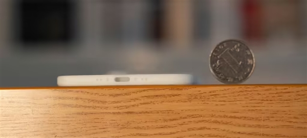 iPhone 17 Air最新机模出炉：5.5mm超薄 仅iPhone 17 Pro一半
