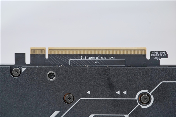 小巧双拼色!华硕RTX 5060 Ti DUAL OC 8GB显卡图赏