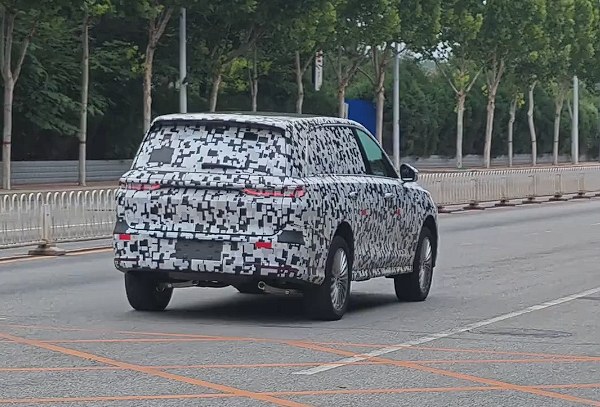 魏牌旗舰全尺寸SUV细节曝光：空悬+后轮转向 掉头丝滑非常