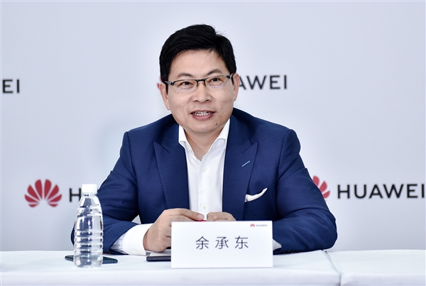 曾称某公司靠流量只做一款车就卖爆了!余承东自嘲:我嘴很笨 一点都不会营销