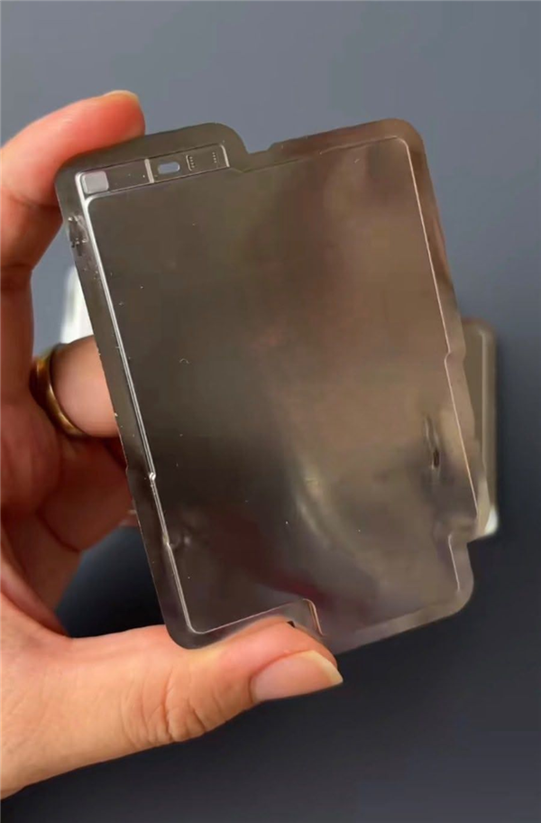 iPhone 17 Air/Pro电池对比：厚度差异明显