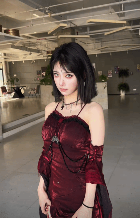 LPL新美女主持惊艳亮相引玩家热议 前SHY48女团成员!