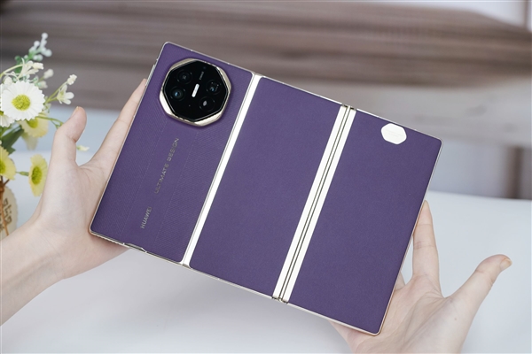 全球第2款三折叠！华为Mate XTs非凡大师图赏