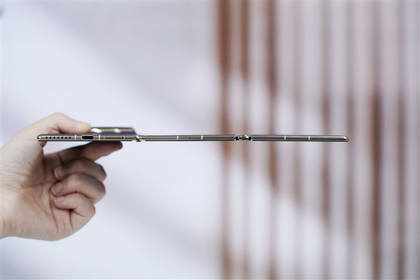 全球第2款三折叠！华为Mate XTs非凡大师图赏