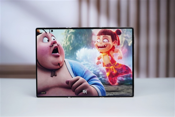 全球第2款三折叠！华为Mate XTs非凡大师图赏