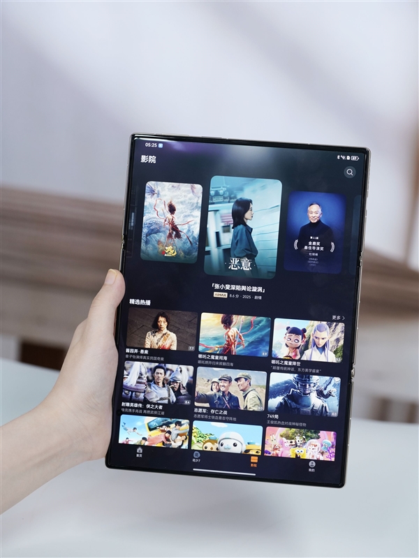 全球第2款三折叠！华为Mate XTs非凡大师图赏