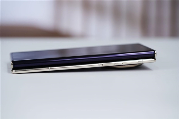 全球第2款三折叠！华为Mate XTs非凡大师图赏