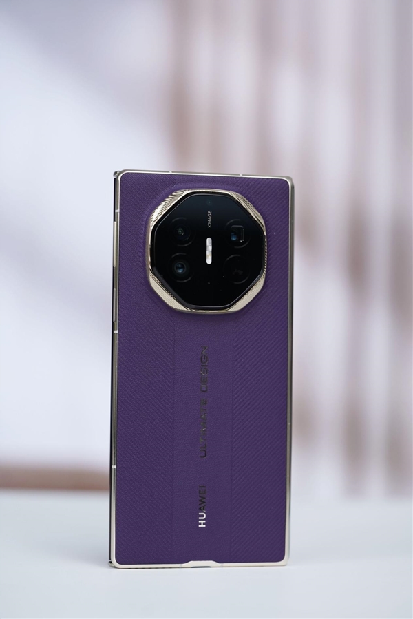 全球第2款三折叠！华为Mate XTs非凡大师图赏