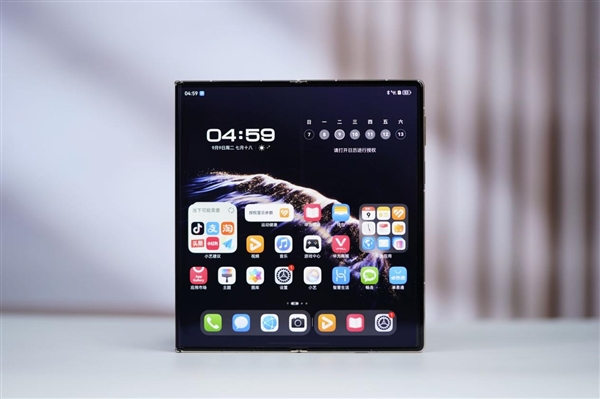 全球第2款三折叠！华为Mate XTs非凡大师图赏