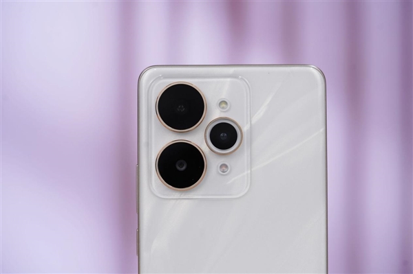 每台都独一无二！真我15 Pro图赏