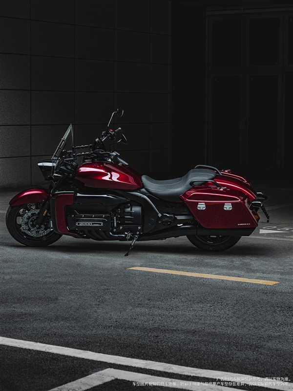 水平对置8缸机 长城灵魂巡航摩托车官图公布:黑红配帅炸了