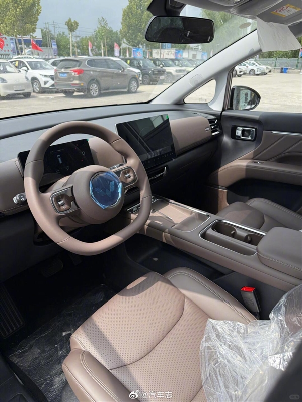 五菱版“GL8”来了！五菱星光730实车亮相：双侧滑门 插混动力