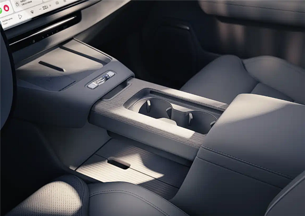 比指导价狂降15万 全新沃尔沃XC70插混SUV上市：26.99万起