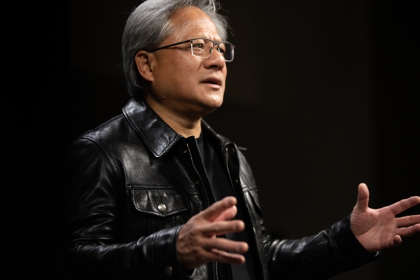 中国芯片跟美国相比到底还有多少差距 黄仁勋：仅落后几纳秒