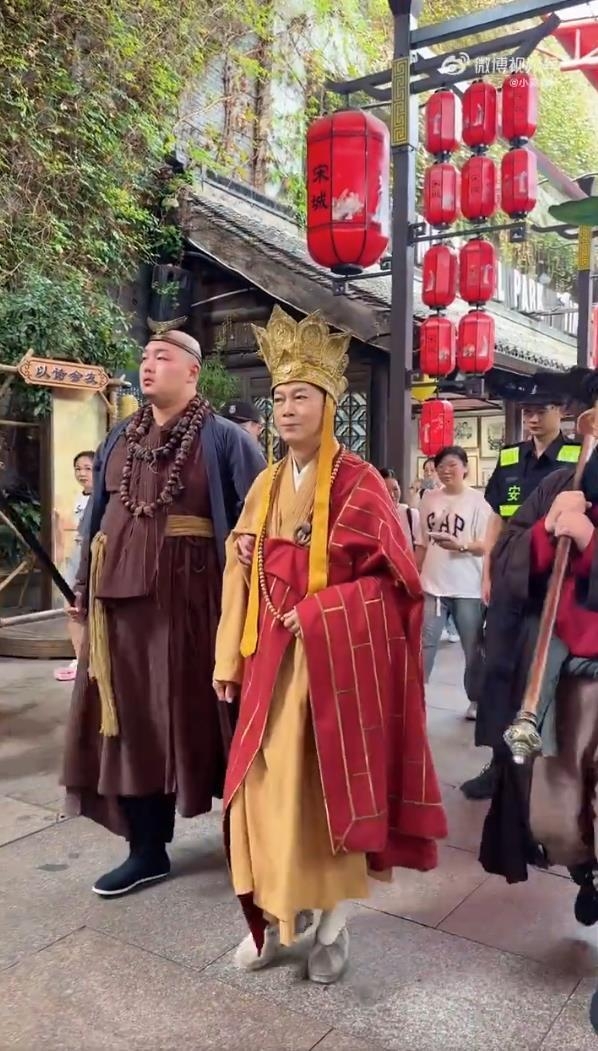国庆长假多位老戏骨集体景区再“上岗”：大话西游唐僧、鸠摩智等重现经典角色