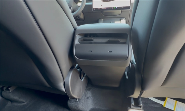 外观、配置全公布!特斯拉正式发布廉价版Model 3/Y 铁粉吐槽:价格太失望了