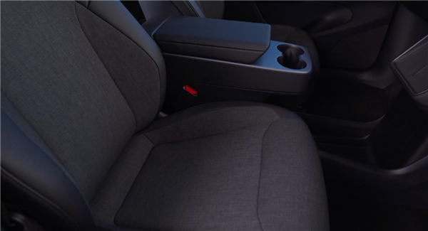 外观、配置全公布!特斯拉正式发布廉价版Model 3/Y 铁粉吐槽:价格太失望了