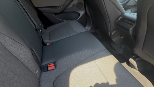 外观、配置全公布!特斯拉正式发布廉价版Model 3/Y 铁粉吐槽:价格太失望了