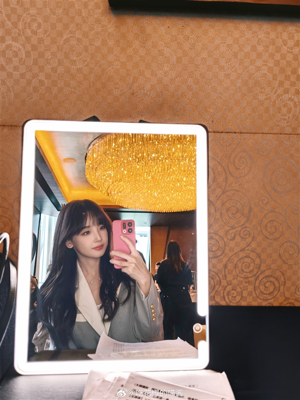 王冰冰用OPPO Find X9自拍：网友称赞好美