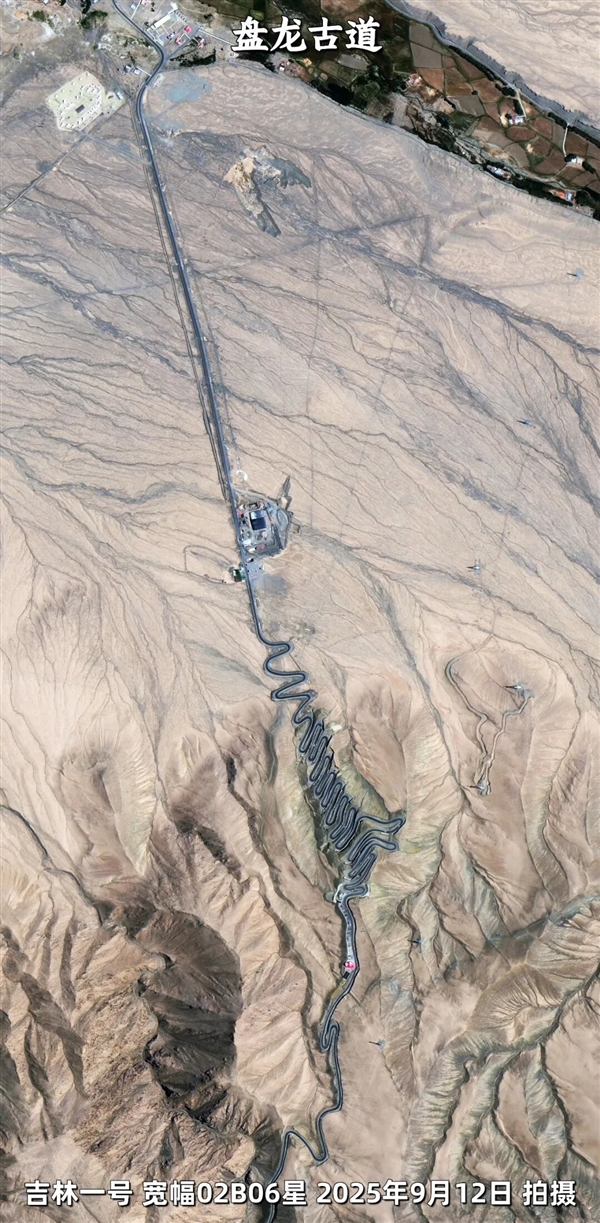 卫星俯瞰盘龙古道：帕米尔高原上的600道弯 仿佛一条巨龙
