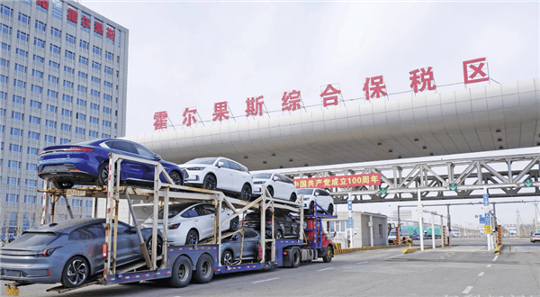 中亚的老外们 以后可能买不到中国便宜车了