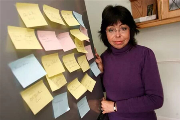 小说成真！车祸后女子患罕见失忆症：记忆会自动清除 每次醒来都是1994年！