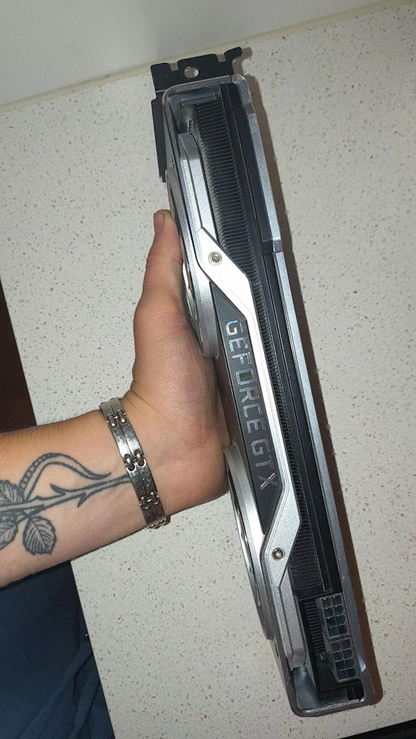 GTX 2080 Ti原型卡重出江湖:完整的384-bit 12GB显存