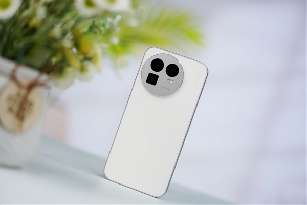 全球首发理光GR影像!真我GT8 Pro图赏