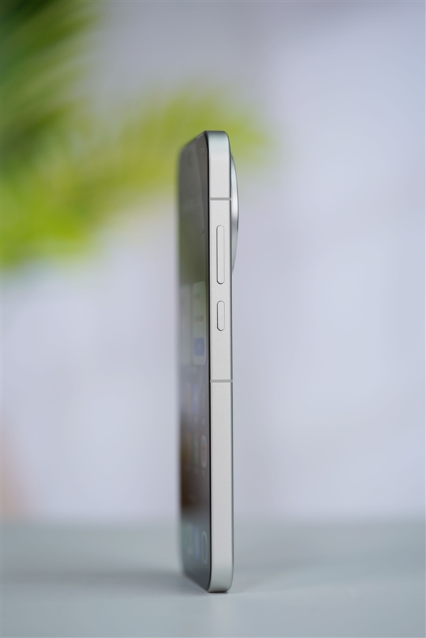 全球首发理光GR影像!真我GT8 Pro图赏