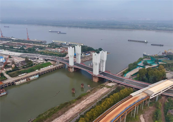 满足5000吨级船舶通航需求！华中地区首座开启桥建成试通车