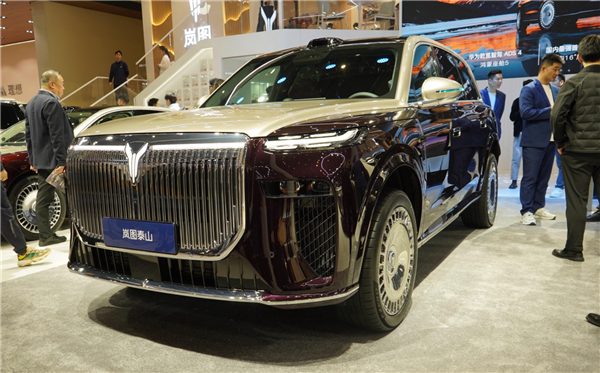 国产豪华旗舰SUV新王炸！岚图旗舰泰山亮相郑州国际车展