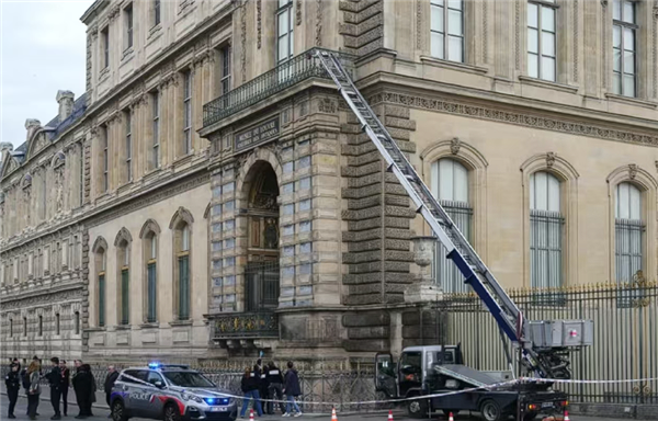 卢浮宫大劫案现场作案嫌疑人全部落网：但被盗珠宝一件也没找到